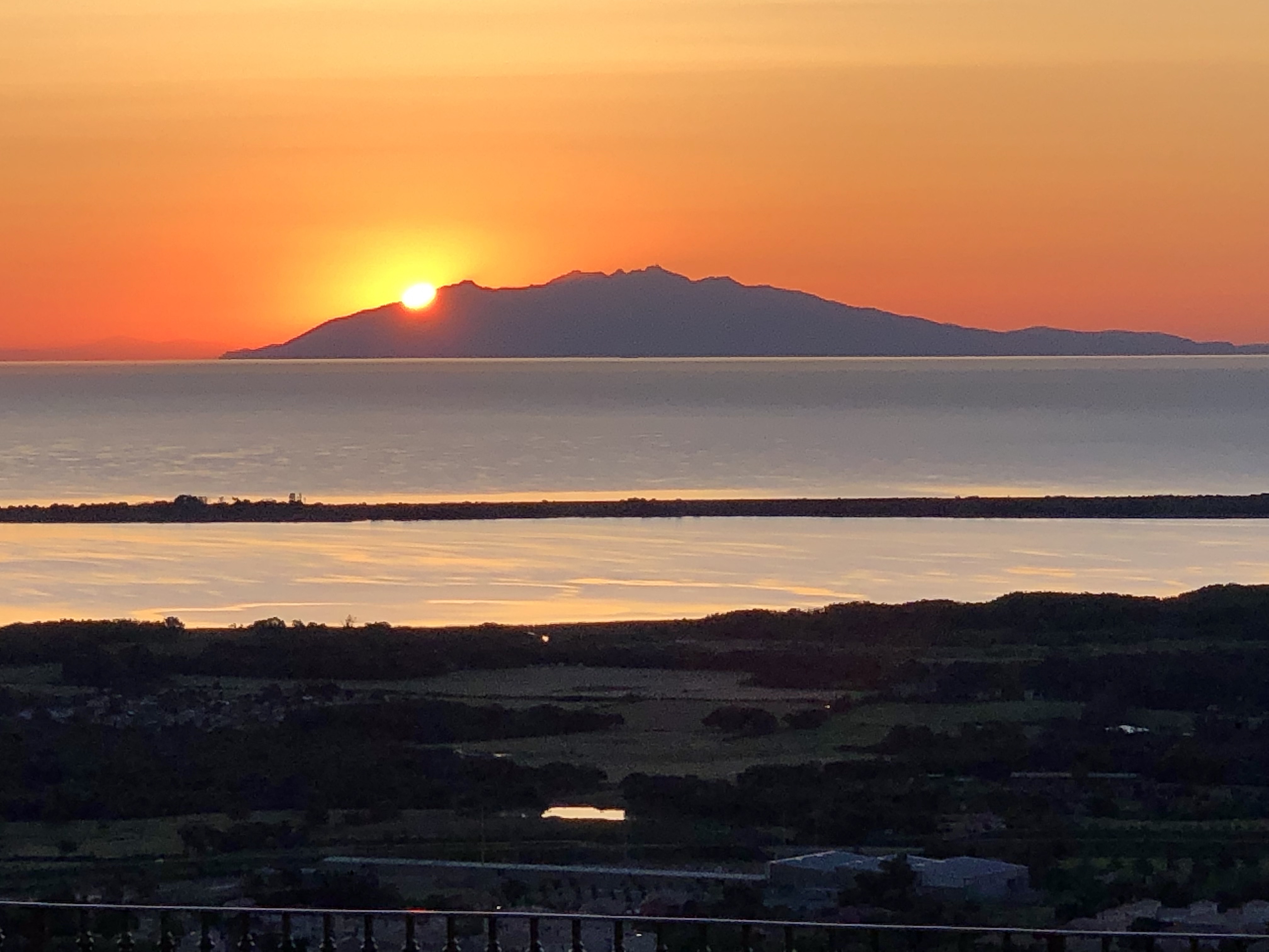 La photo du jour : Vue imprenable sur la Tyrrhénienne et l'Île d'Elbe