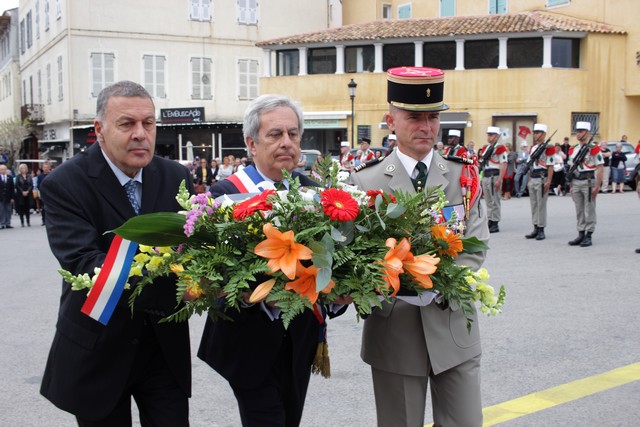 Cérémonie au Monument aux Morts et remise de décorations à Calvi pour l'anniversaire du 8 mai 1945