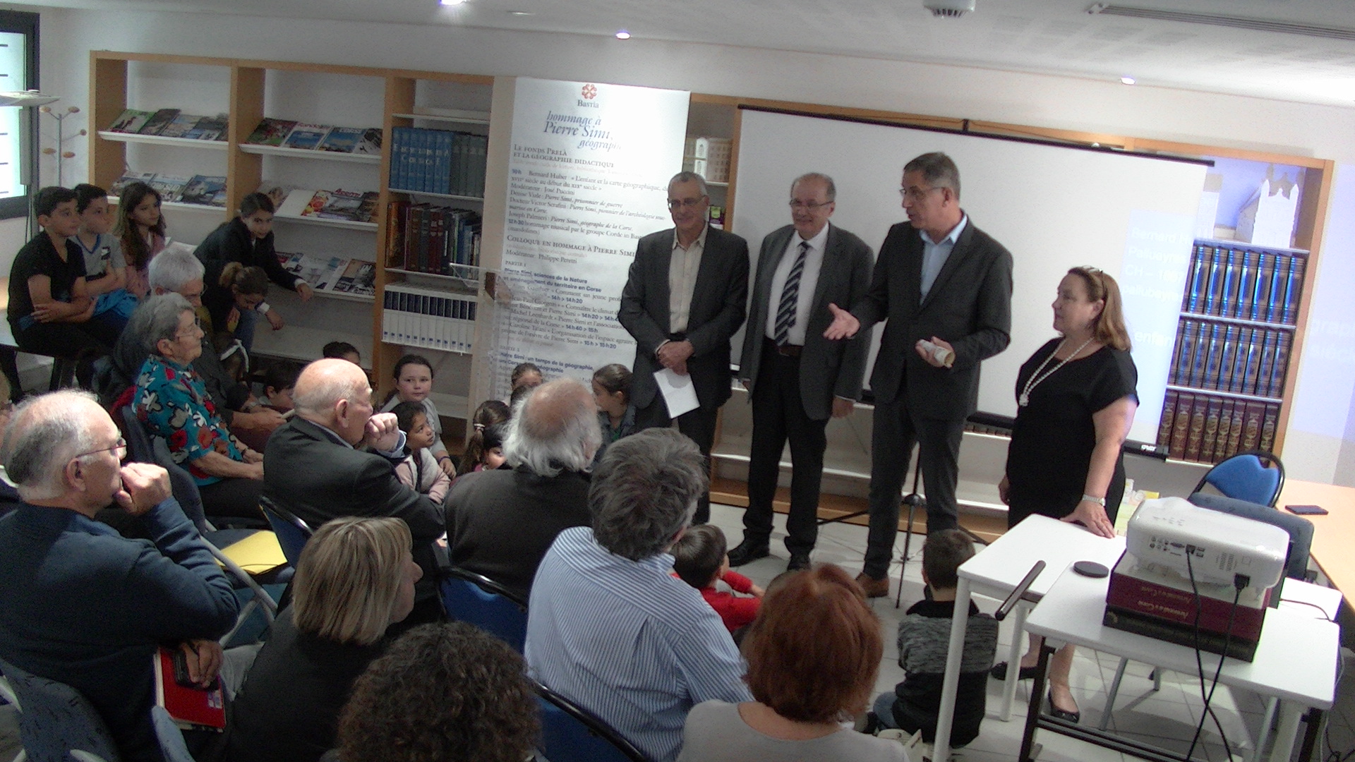 Pierre Savelli, maire de Bastia, Philippe Peretti, son adjoint délégué au patrimoine, Linda Piazza, responsable de la bibliothèque patrimoniale et organisatrice de la journée, et d'autres intervenants ont rendu hommage au grand géographe Pierre Simi.