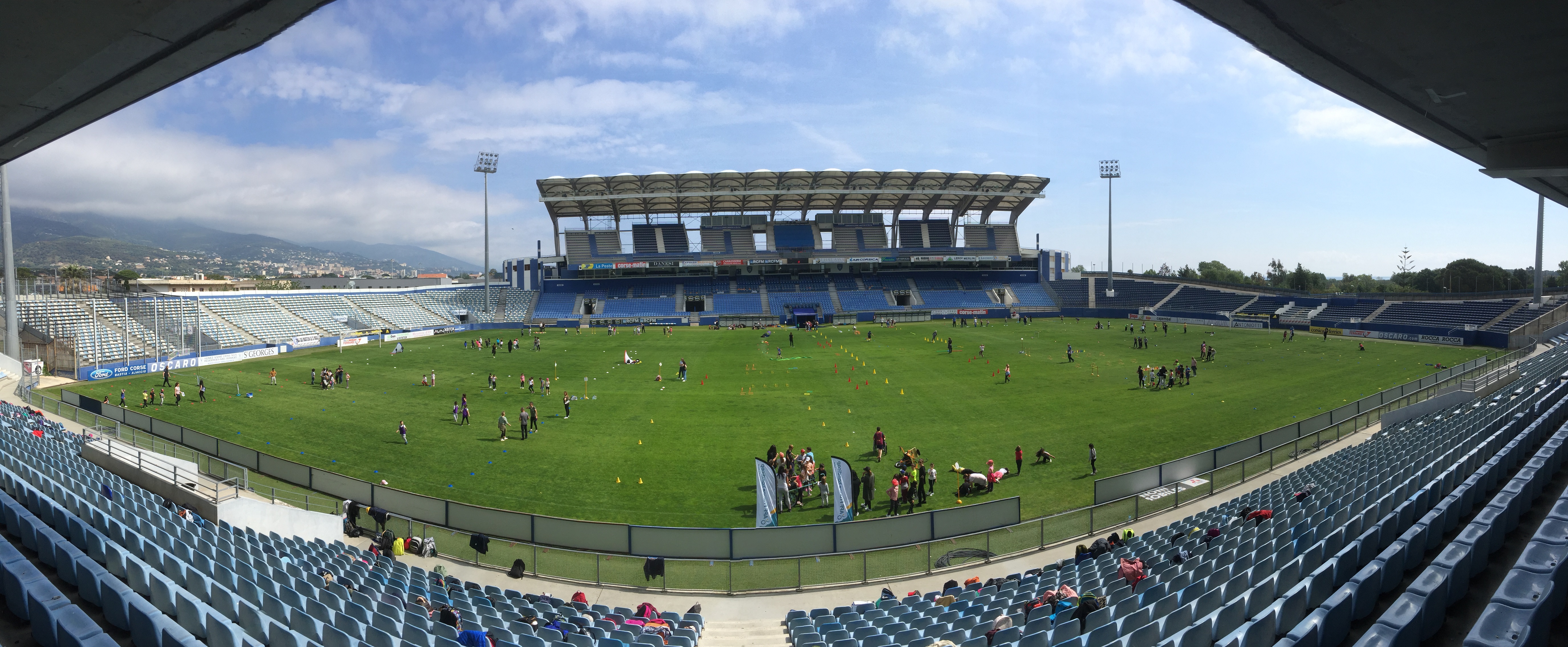 Furiani : 800 élèves sur la pelouse du stade Armand-Cesari
