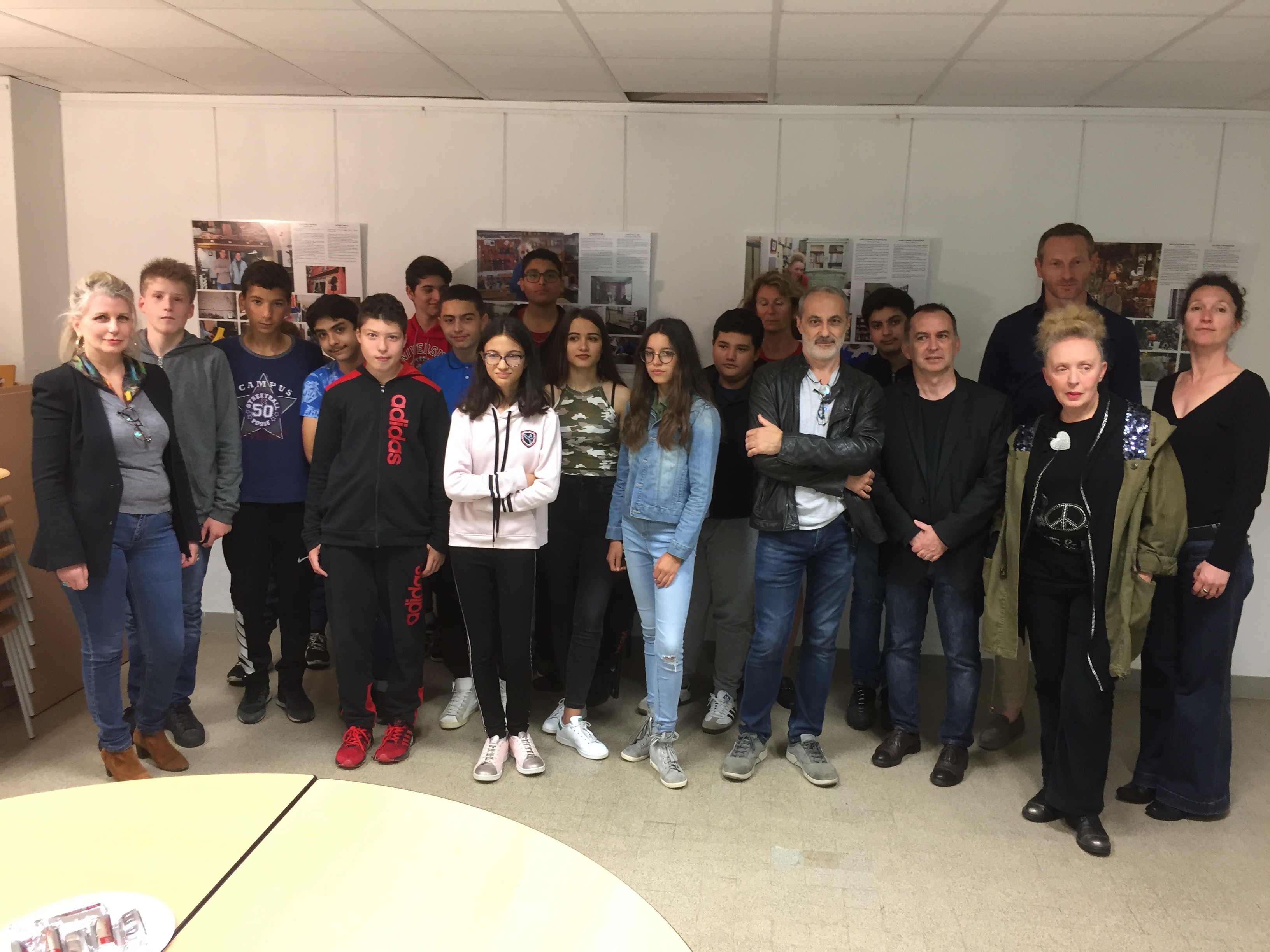 Eleves, professeurs, CMP et artisans ont procédé au vernissage de cette belle exposition au lycée Giraud