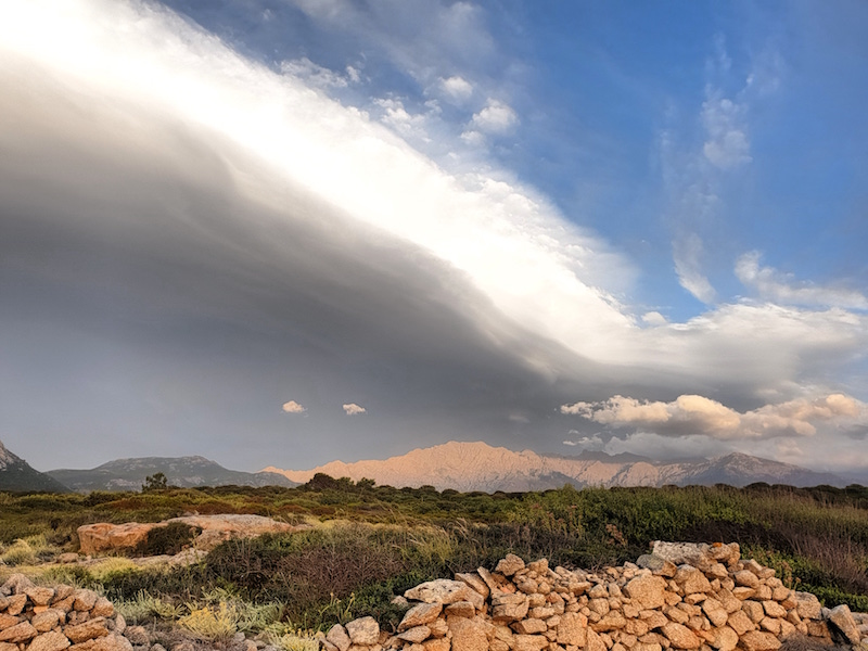 La photo du jour : La danse des nuages sur le Montegrossu 