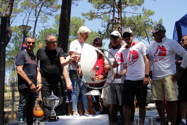 L'équipage "Biche des mers" reçoit le trophée de la Ville de Calvi