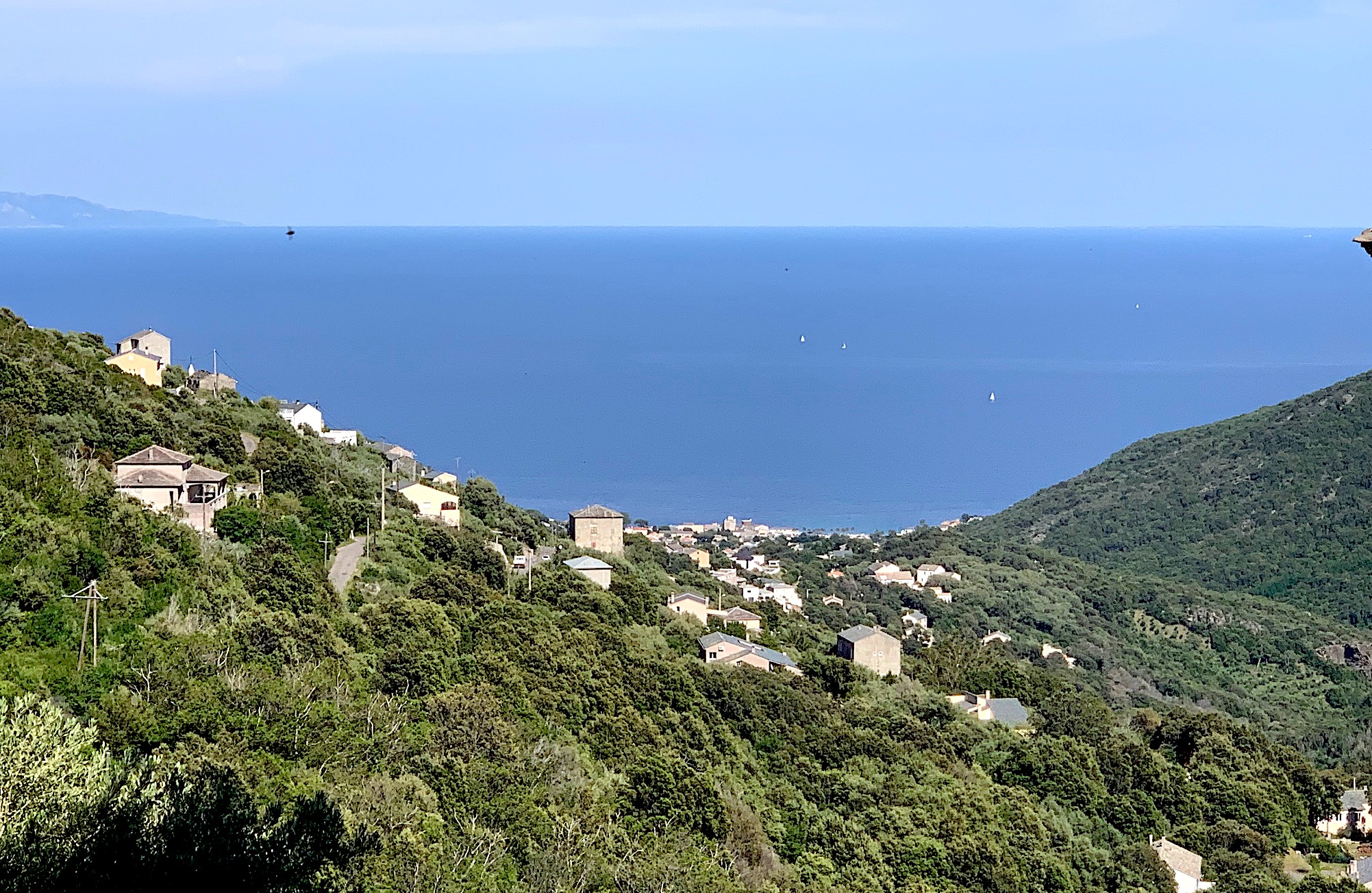 La photo du jour : La vallée de Lota, face à la mer