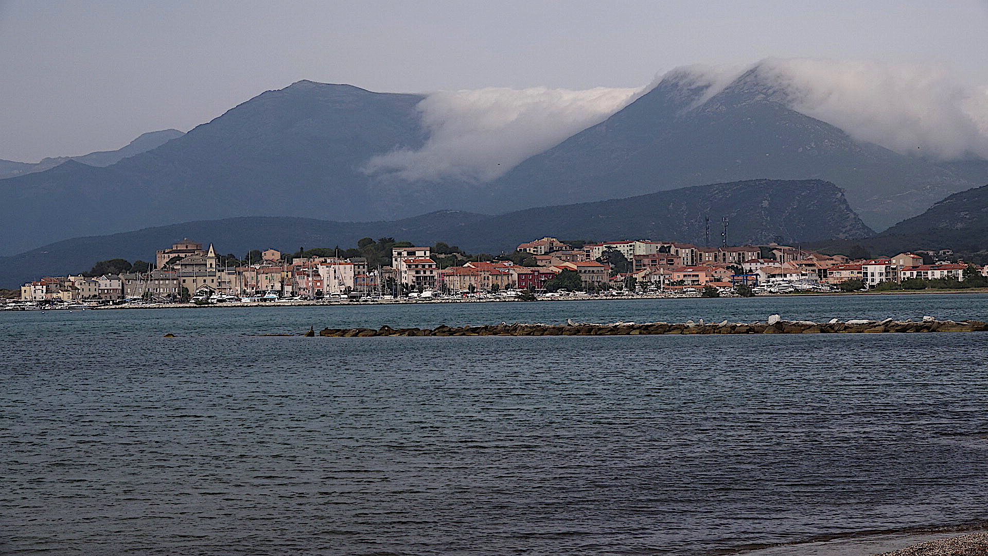 La photo du jour : Les charmes de Saint-Florent