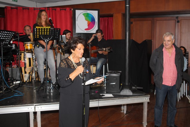 Jeannine Maraninchi présentant l'une des nombreuses soirées