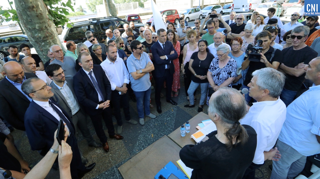 Elus et militants  lors de la conférence de presse  (Photos Michel Luccioni)
