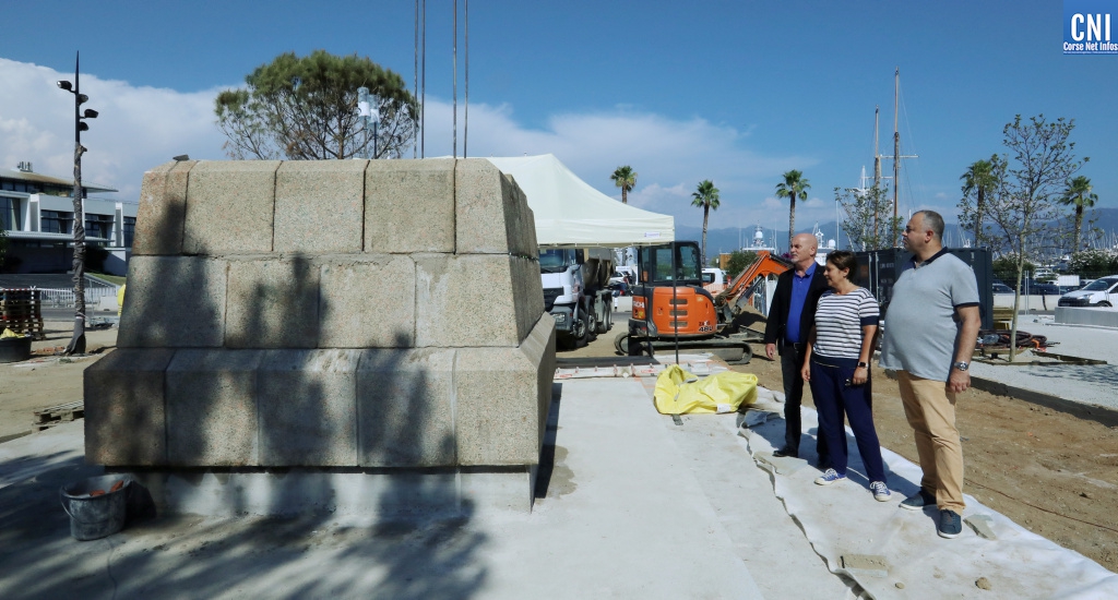 Ajaccio : restauré, le socle du monument aux morts retrouve la place Campinchi