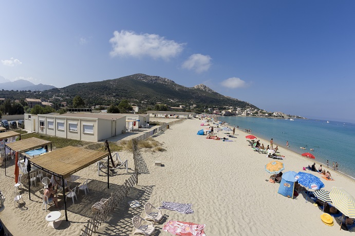 L'Hôtel et la plage