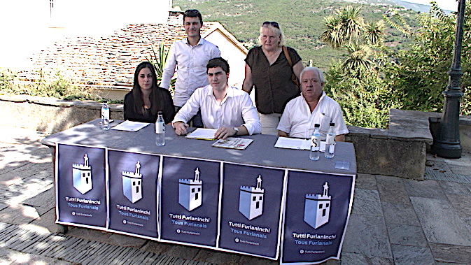 "Tutti Furiannichi" a présenté sa demarche samedi matin sur la place de l'église du village