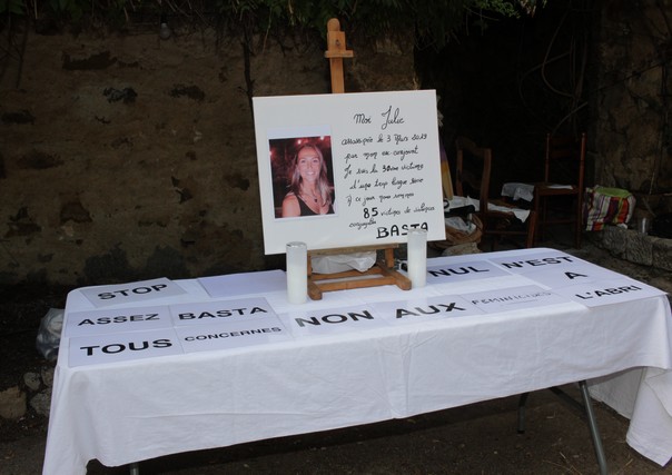 Les remerciements des amies de Julie Douib