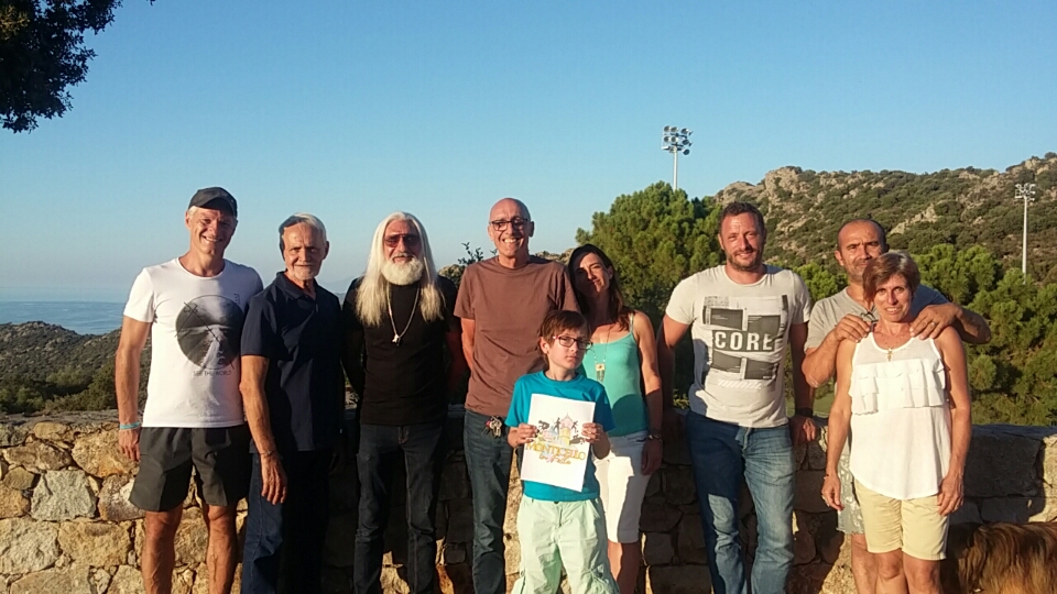 Franco Farsetti entouré de son équipe de bénévoles