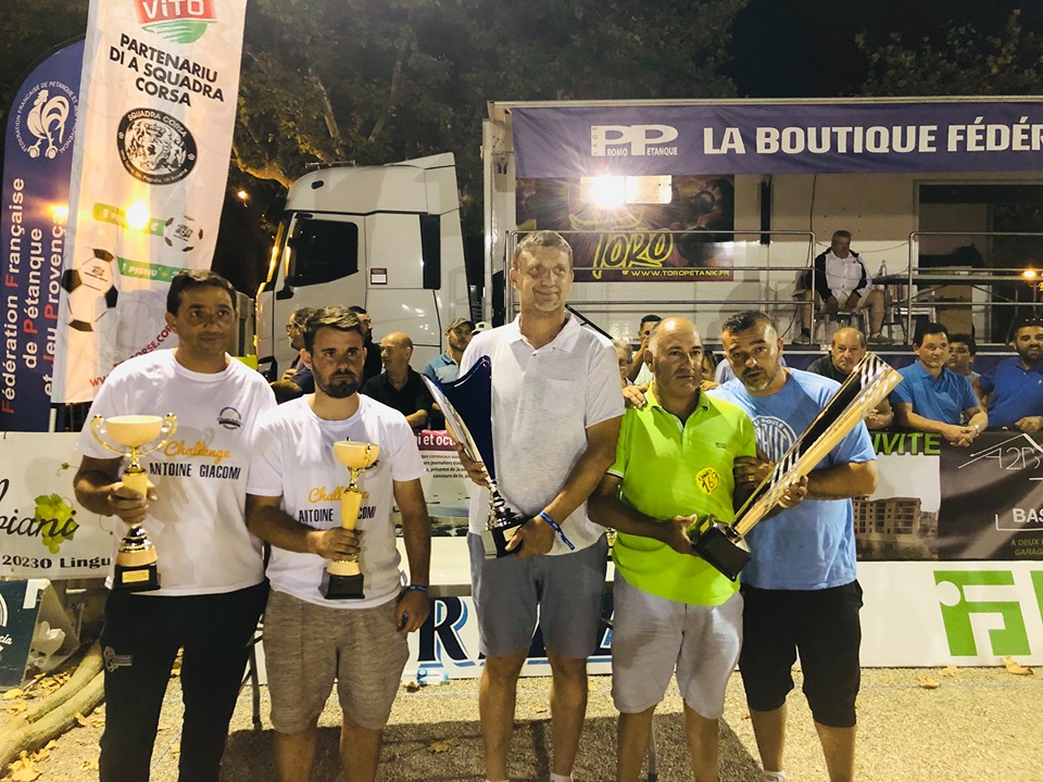 Vainqueur du concours promotionel : Chris Helfrick et Claudio William face à Pierrick Leonardi et Fernand Molinas