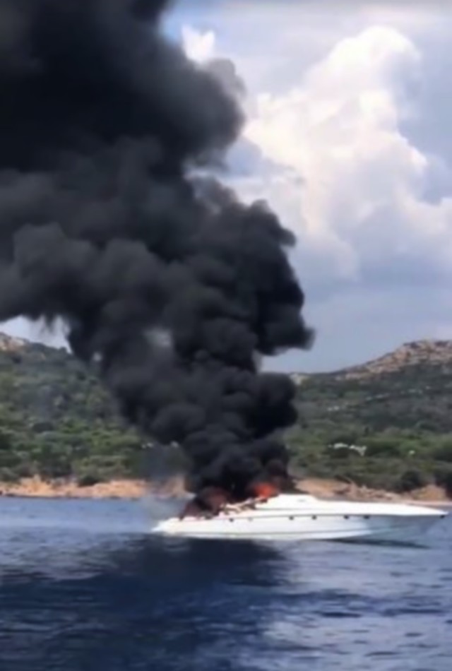 Après l'incendie du bateau de Maître Gims baignade interdite à Bonifacio