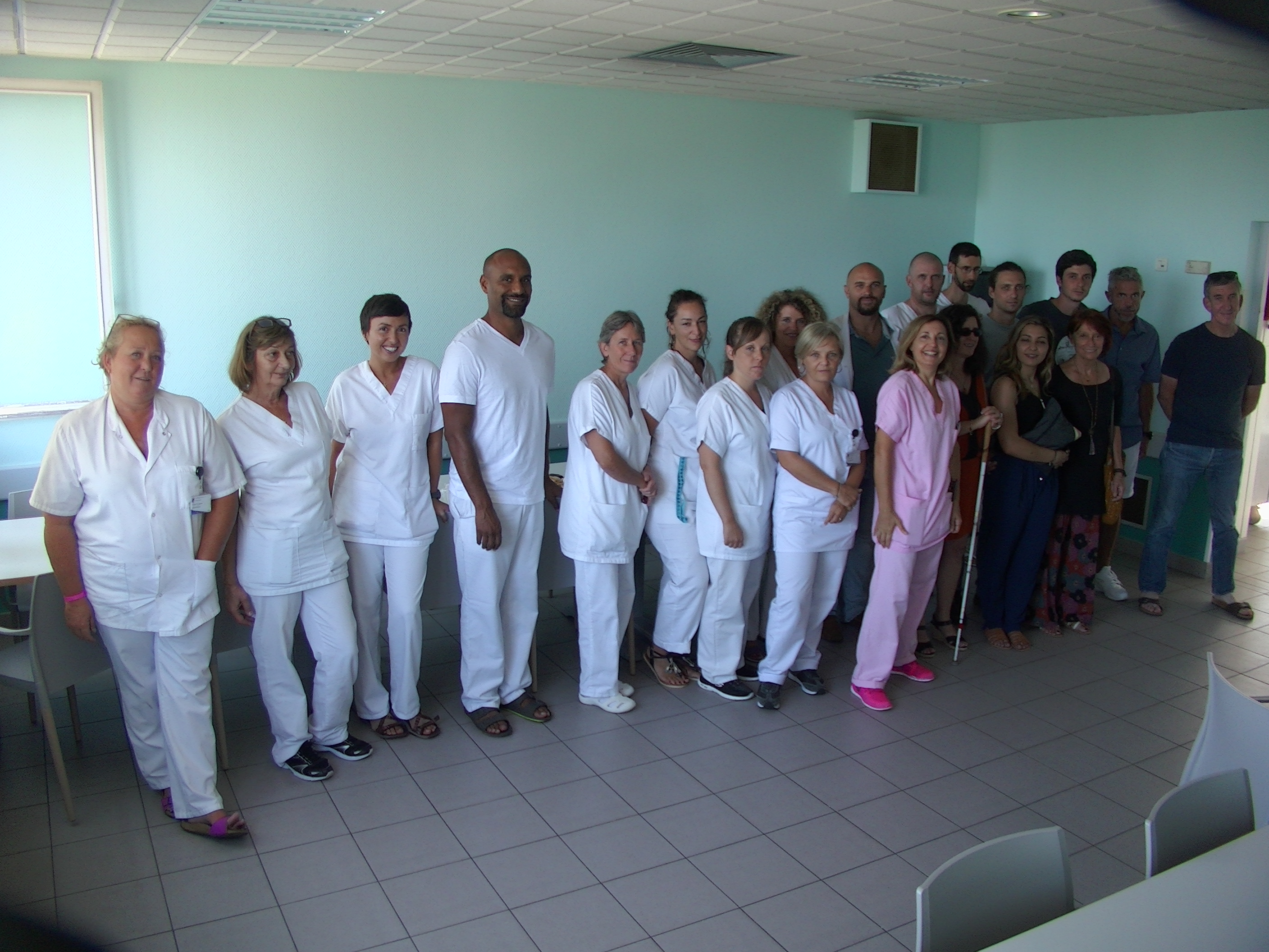 Ce jeudi, le personnel du SSR de l'hôpital de Bastia a tenu à remerciar chaleureusement l'Associu « In memoria à Vincentu ».