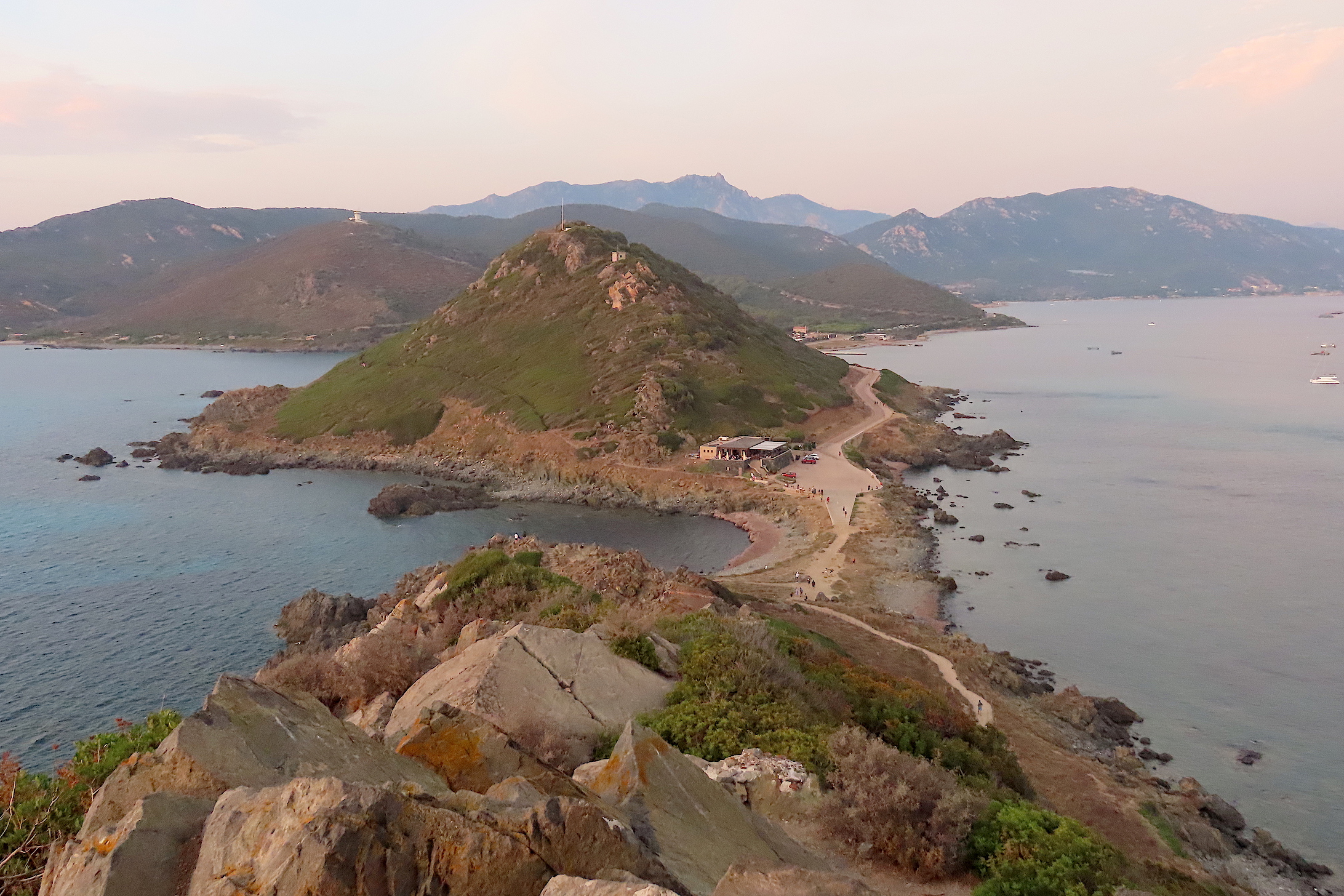 La photo du jour : les Sanguinaires vues de la tour de La Parata