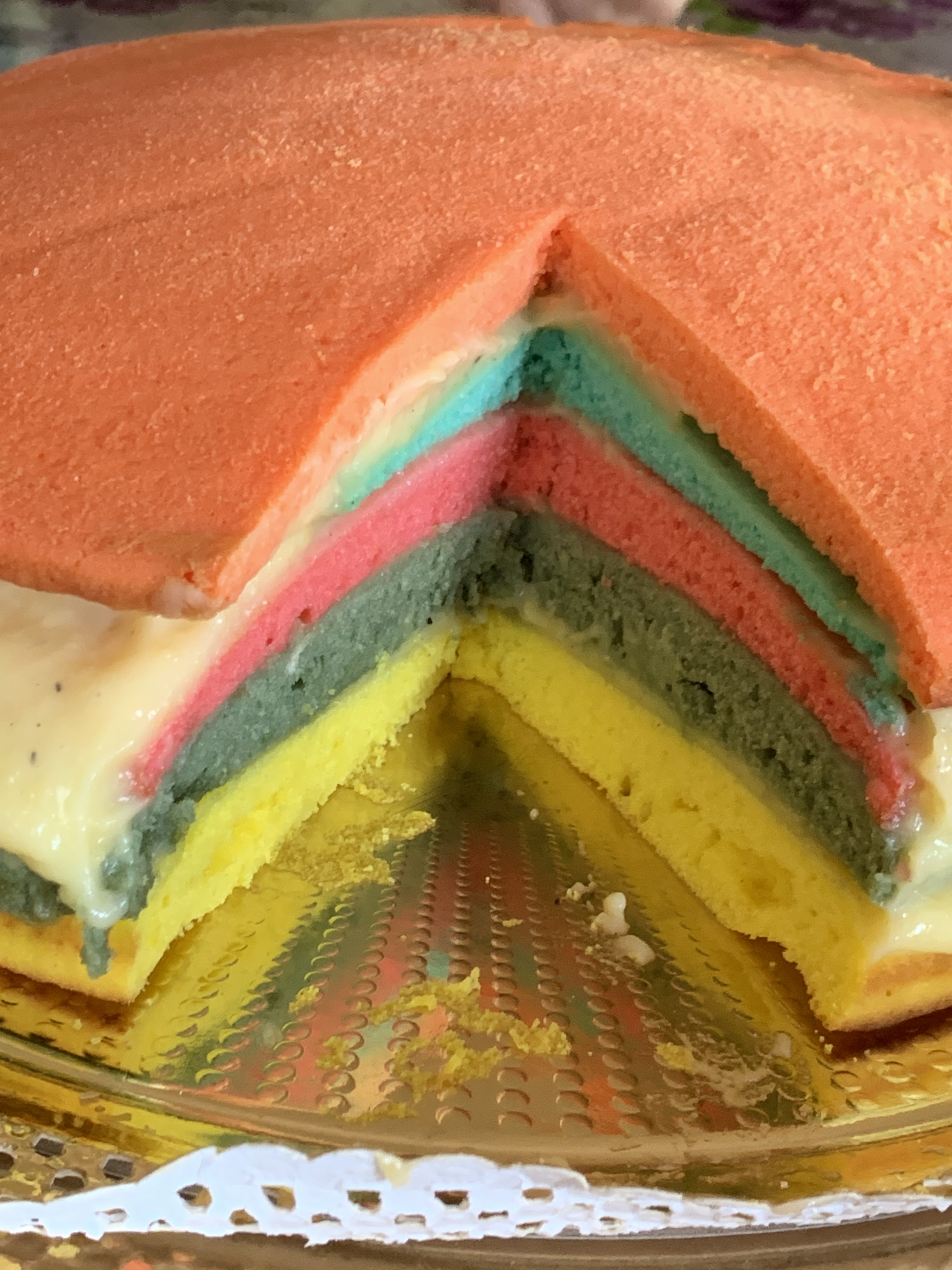 A table : Le rainbow cake (fait maison !!)