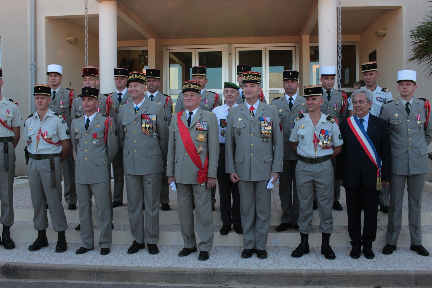 Les décorés avec les autorités