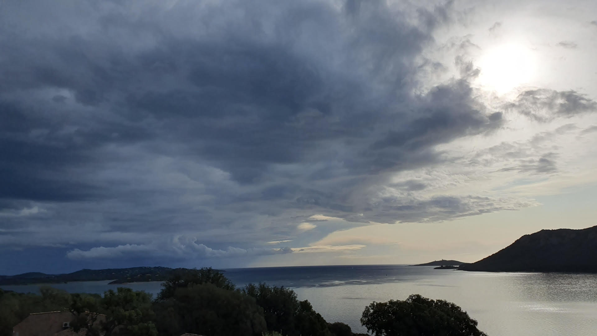 Pluie et vent à Porto-Vecchio (Photo Maryse Filippi)
