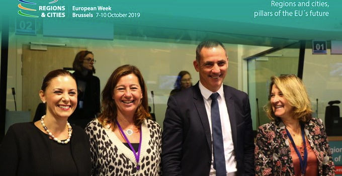 Le président du Conseil exécutif de la Collectivité de Corse et président de la Commission des îles de la Conférence des régions périphériques et maritimes (CRPM), Gilles Simeoni, entouré de Justyne Caruana, ministre de Gozo, Francina Armengol, présidente des Baléares, et d’Eleni Marianou, secrétaire générale de la CRPM, à Bruxelles dans le cadre de la Semaine européenne des régions et des villes.