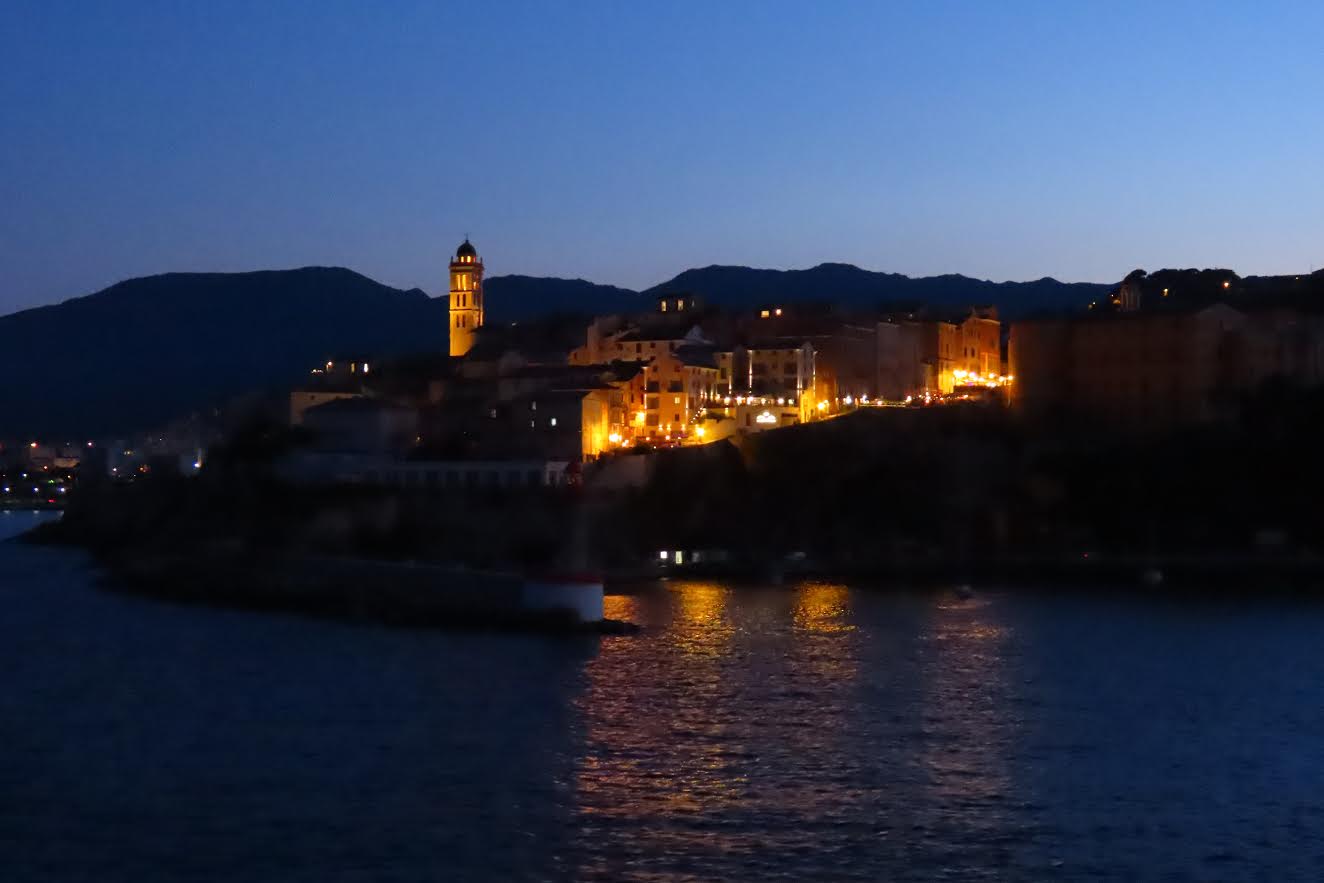 La photo du jour : Bastia à la tombée de la nuit