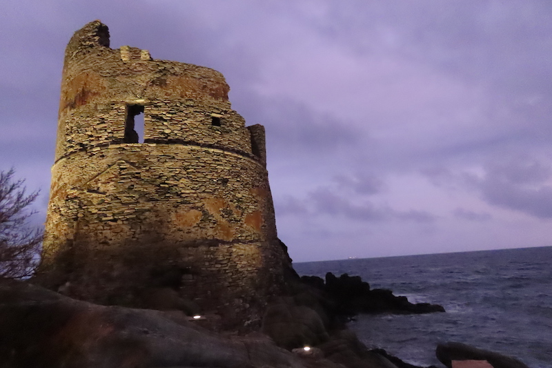 La tour d'Erbalonga. Photo de Marie-Thérèse Giacomi