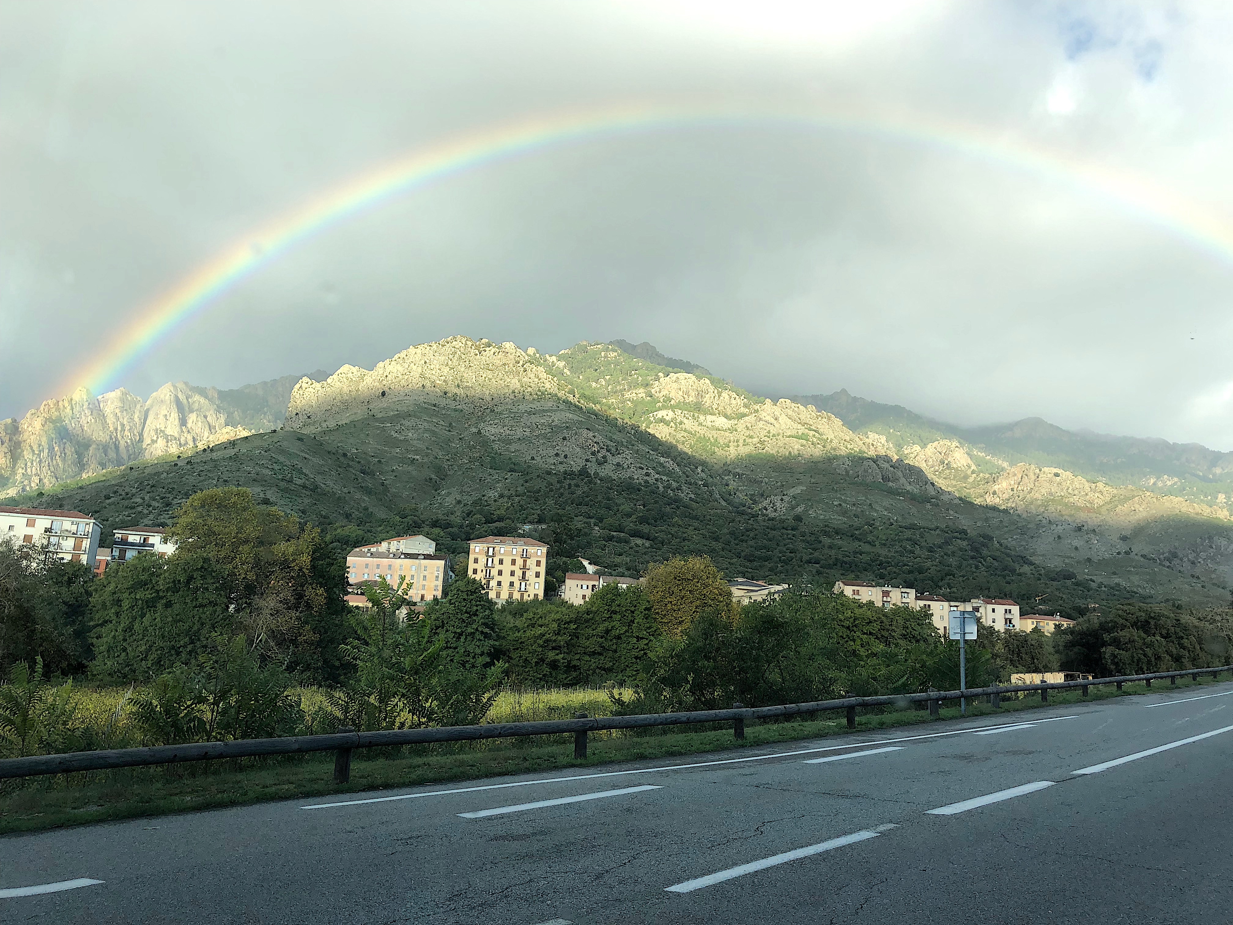 La photo du jour : Corti sous l'arc-en-ciel