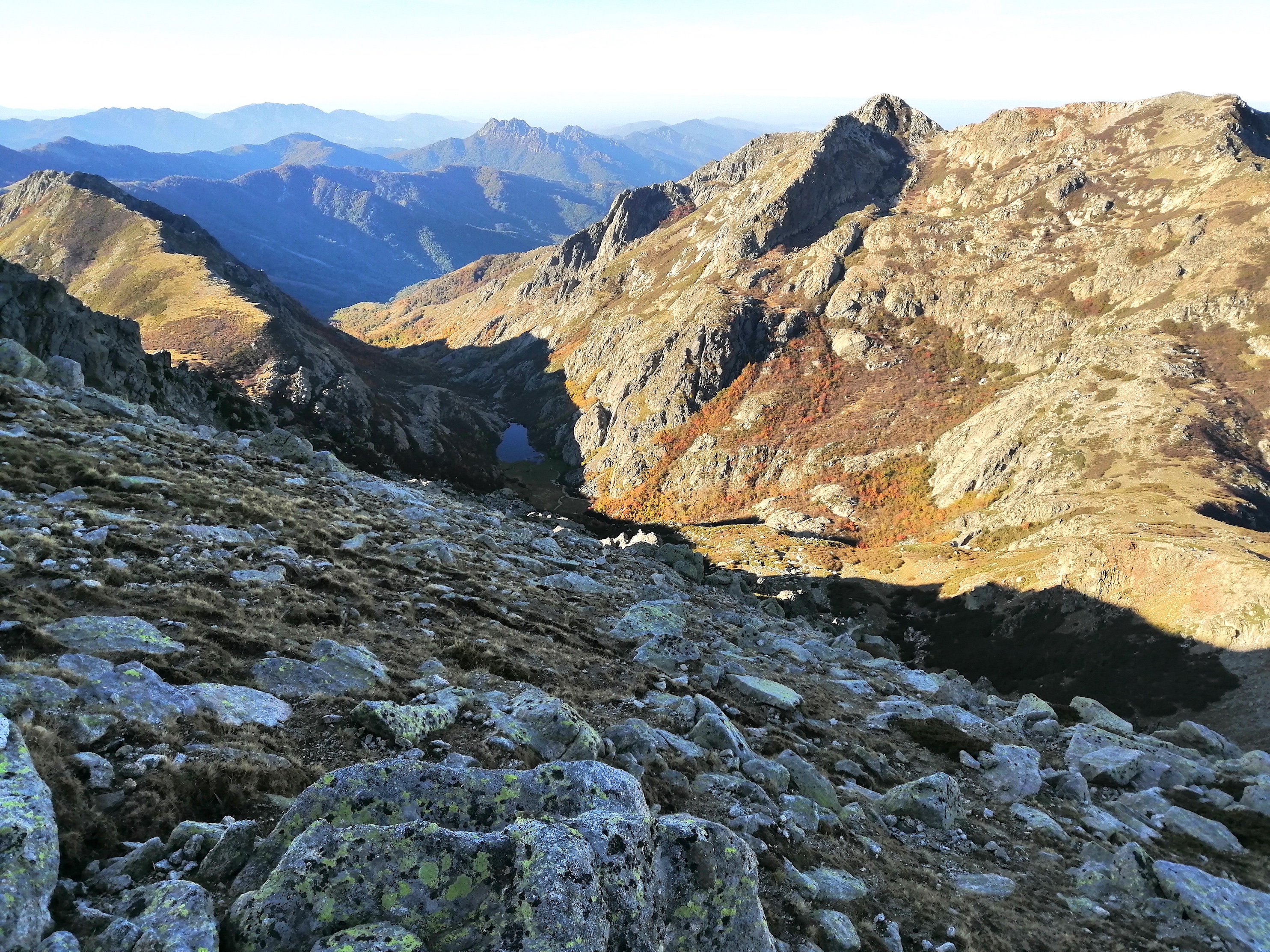 La photo du jour : le lac de Vitalaca vu depuis le Renosu
