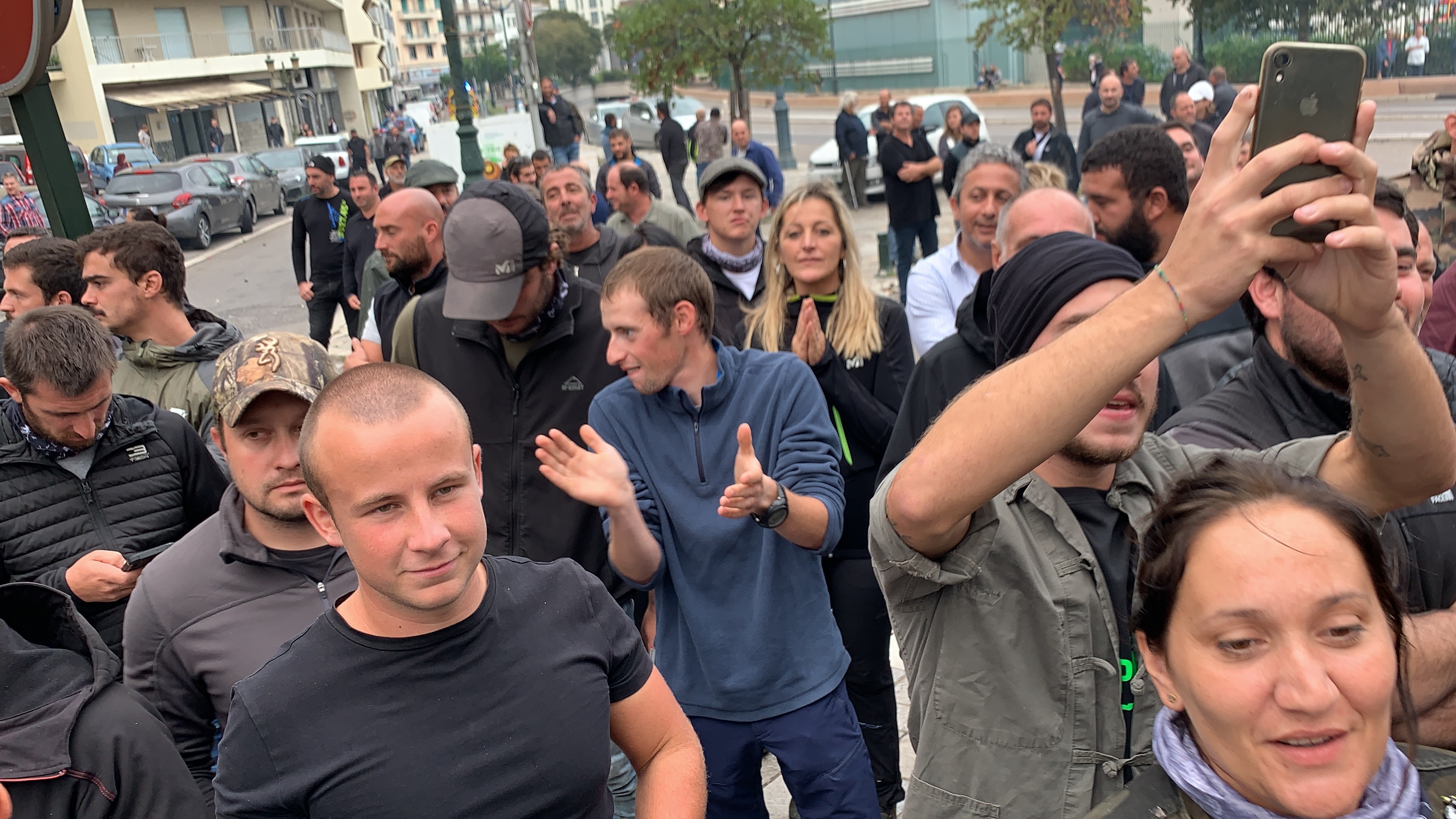 Les agriculteurs lors de la manifestation de soutien à Joseph Colombani