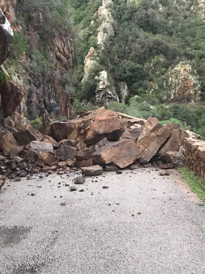 Route fermée à la circulation entre le col de Palmarella et celui de la Croix