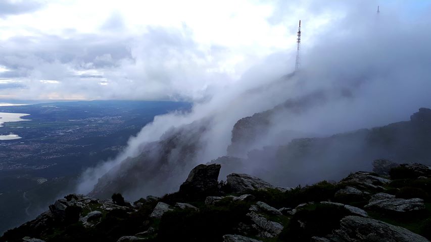 Nuages bastiais filants à travers les sommets du Pignu...(Mathieu Cbn)