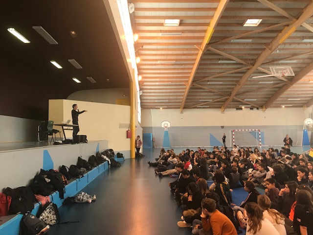 Jean-François Bernardini à la rencontre des collégiens de Bonifacio : "la non-violence ça s’apprend "