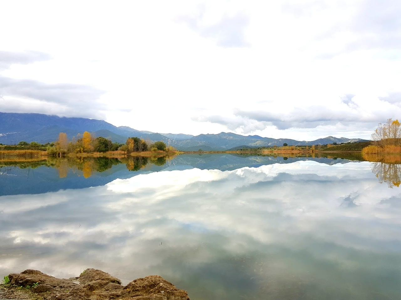 La photo du jour : Les nuages du lac de Padula