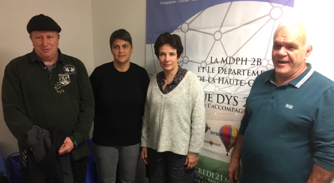 Les associations de personnes en situation de handicap et la conseillère territoriale Juliette Ponzevera ont lancé mardi un cri d'alerte face au manque d'AVS