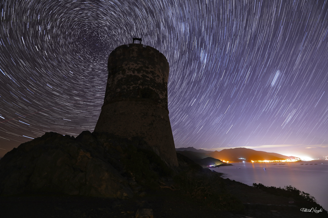 La photo du jour : le ciel étoilé brille sur les Sanguinaires