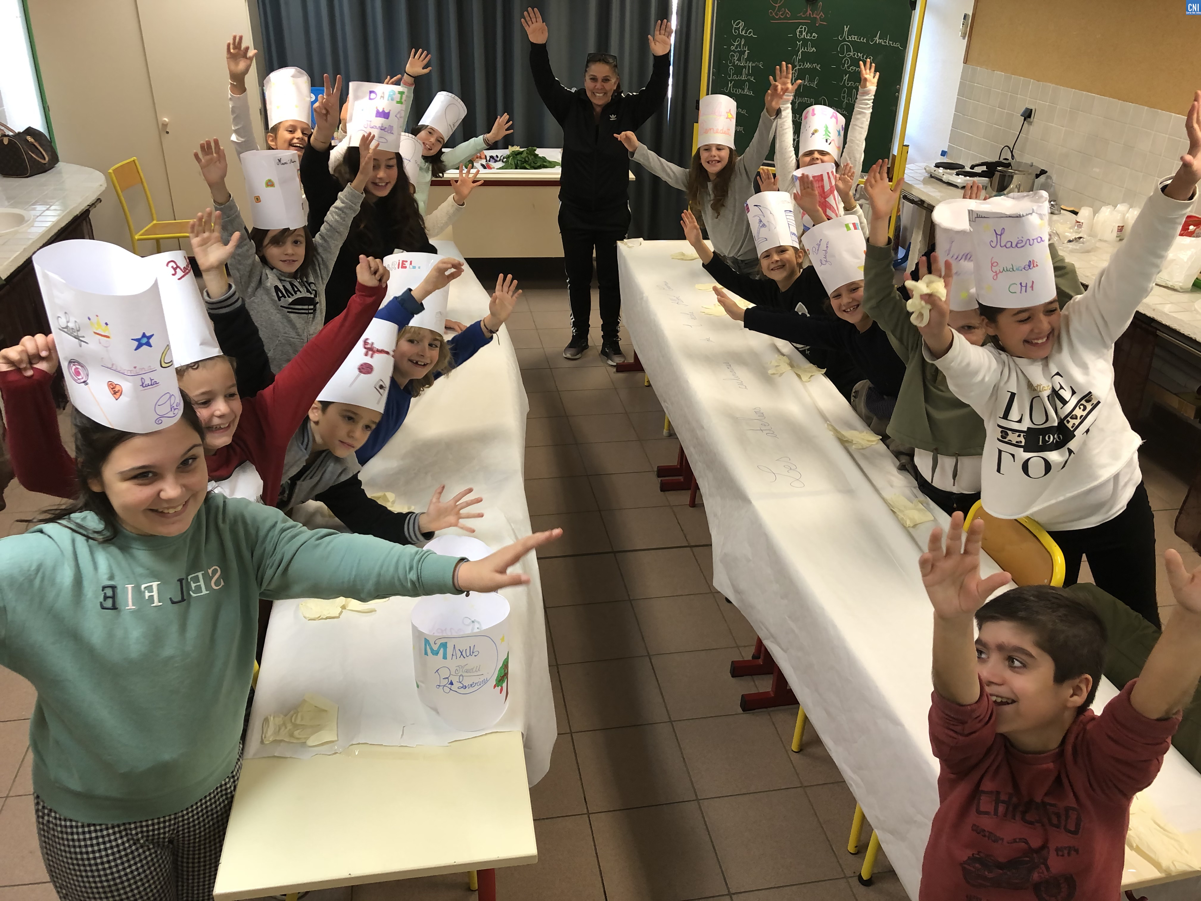 Les nouveaux petits chefs cuistots s'emparent des fourneaux à l'école de Lisula