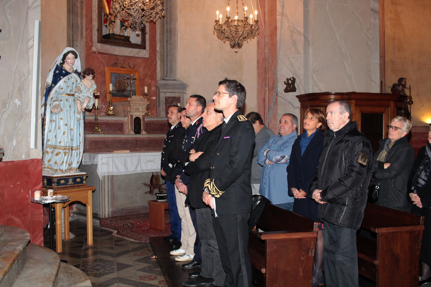 Au premier rang, les autorités civiles et militaires