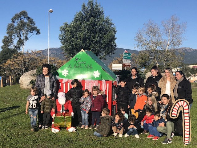 Porto-Vecchio : Les enfants de l'ALSH de Sotta décorent le rond point