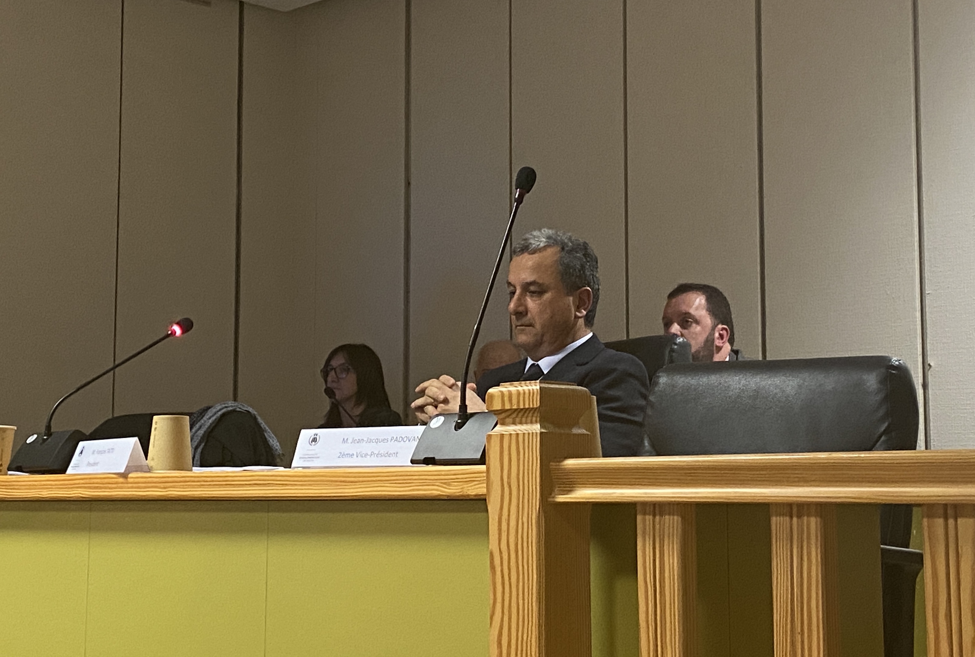 Crise des déchets : la CAB met à disposition deux terrains pour le stockage des balles 