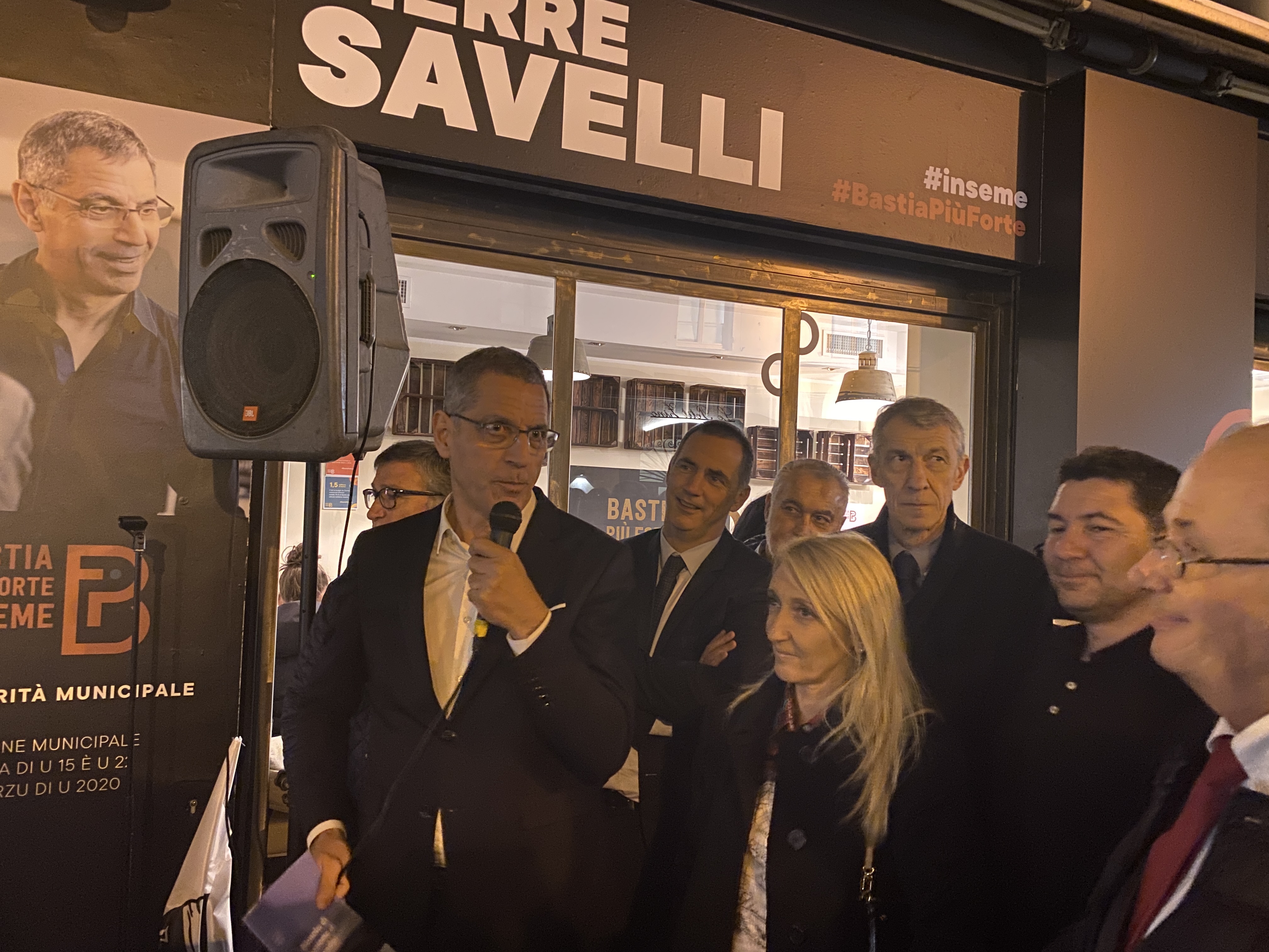 Pierre Savelli inaugure sa permanence sur le boulevard Paoli à Bastia.