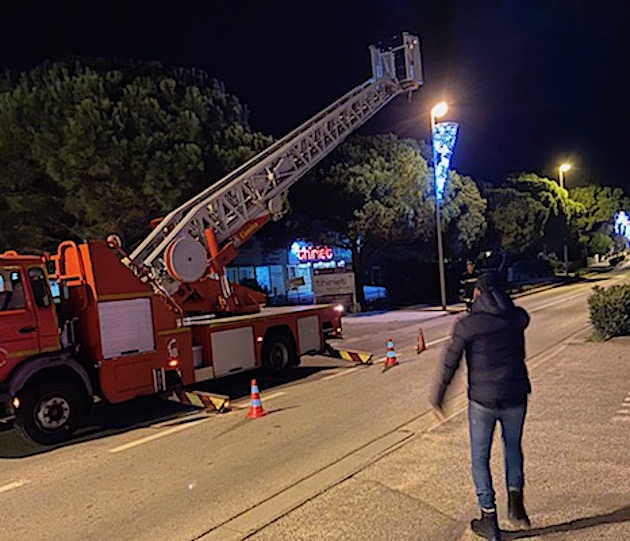 A Calvi les décorations de Noël mises à mal par la tempête