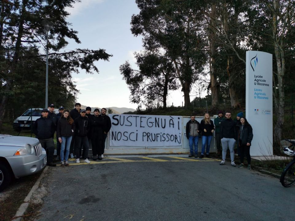 Les élèves des lycées agricoles de Sartène et Borgo bloquent leurs établissements ce mardi 14 janvier.
