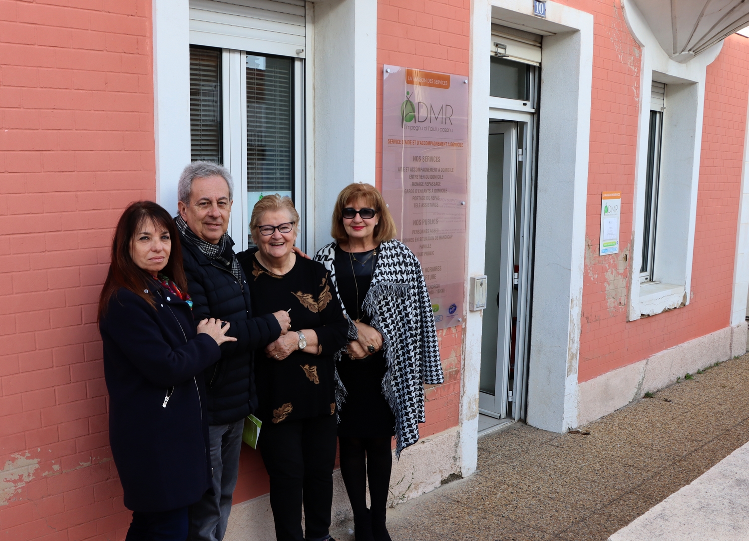 Remise des cles avec de gauche à droite Hélène Astolfi, Ange Santini, Mireille Maraninchi et Chantal Maire-Bernardini