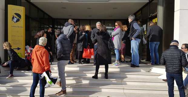 Réforme des retraites : Les enseignants déposent des livres devant l’inspection académique à Bastia
