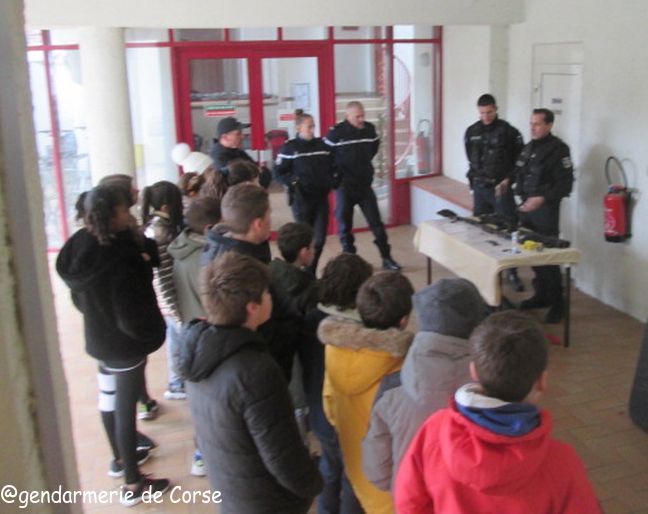 Ile-Rousse. Les collégiens visitent la brigade de gendarmerie