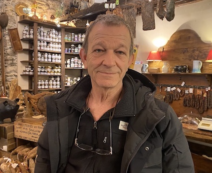 Antoine, 68 ans, commerçant de la rue César Campinchi.