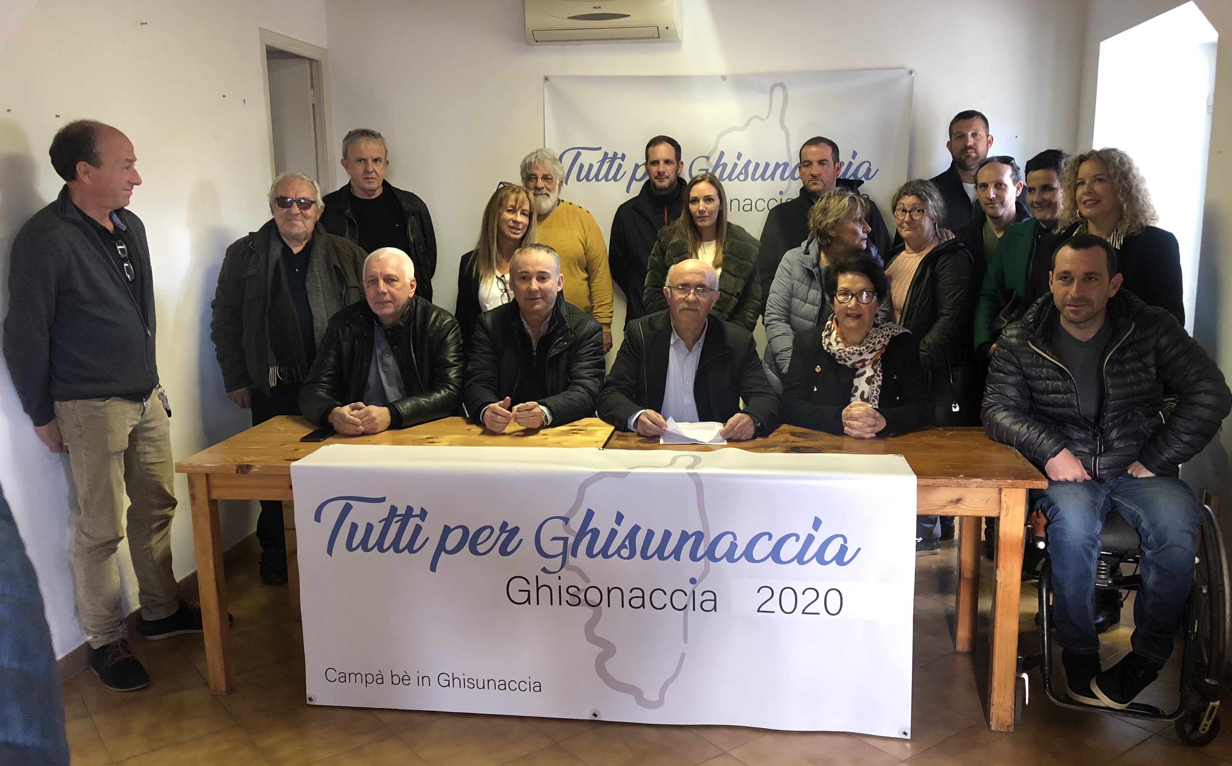Francis Giudici et les membres de sa liste : "Tutti per Ghisunaccia"