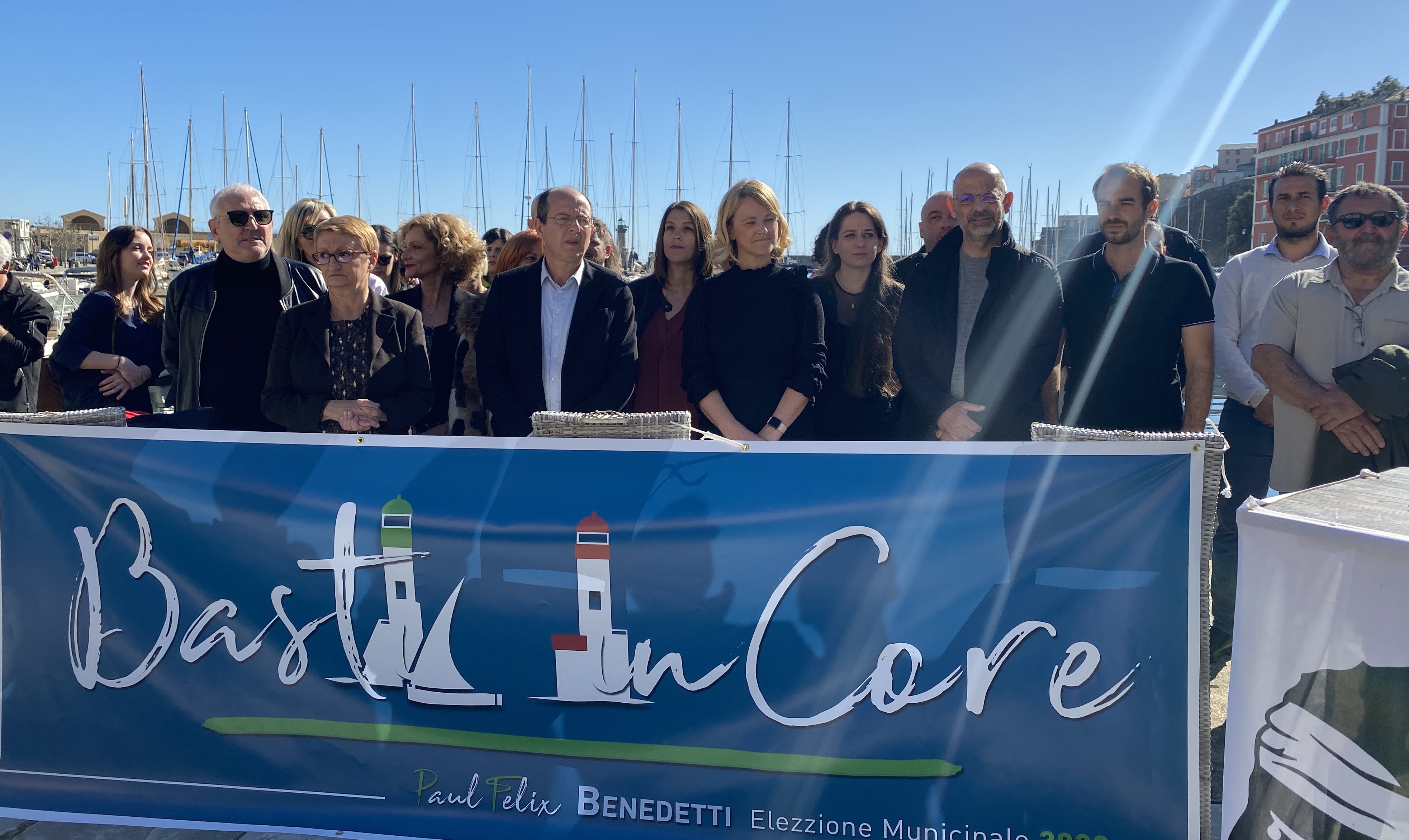 Paul-Félix Benedetti et ses 42 colistiers se sont rassemblés sur le Vieux Port de Bastia pour présenter les noms qui composent la liste nationaliste "Bastia in core".