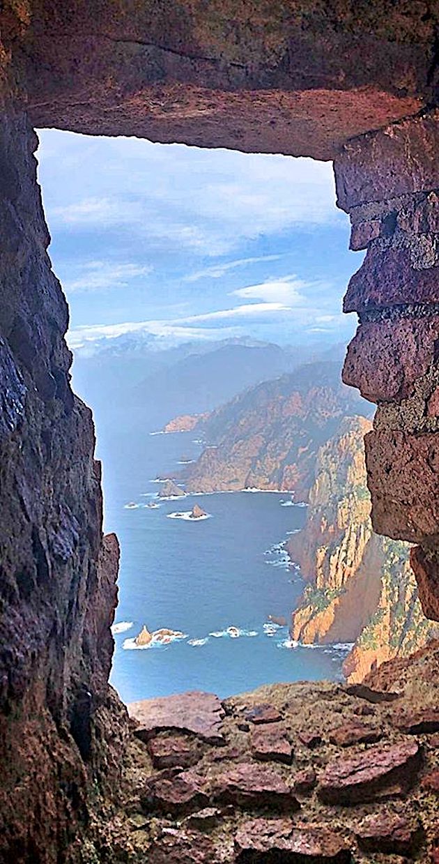 La photo du jour : Piana vu de la tour de Capu Rossu 