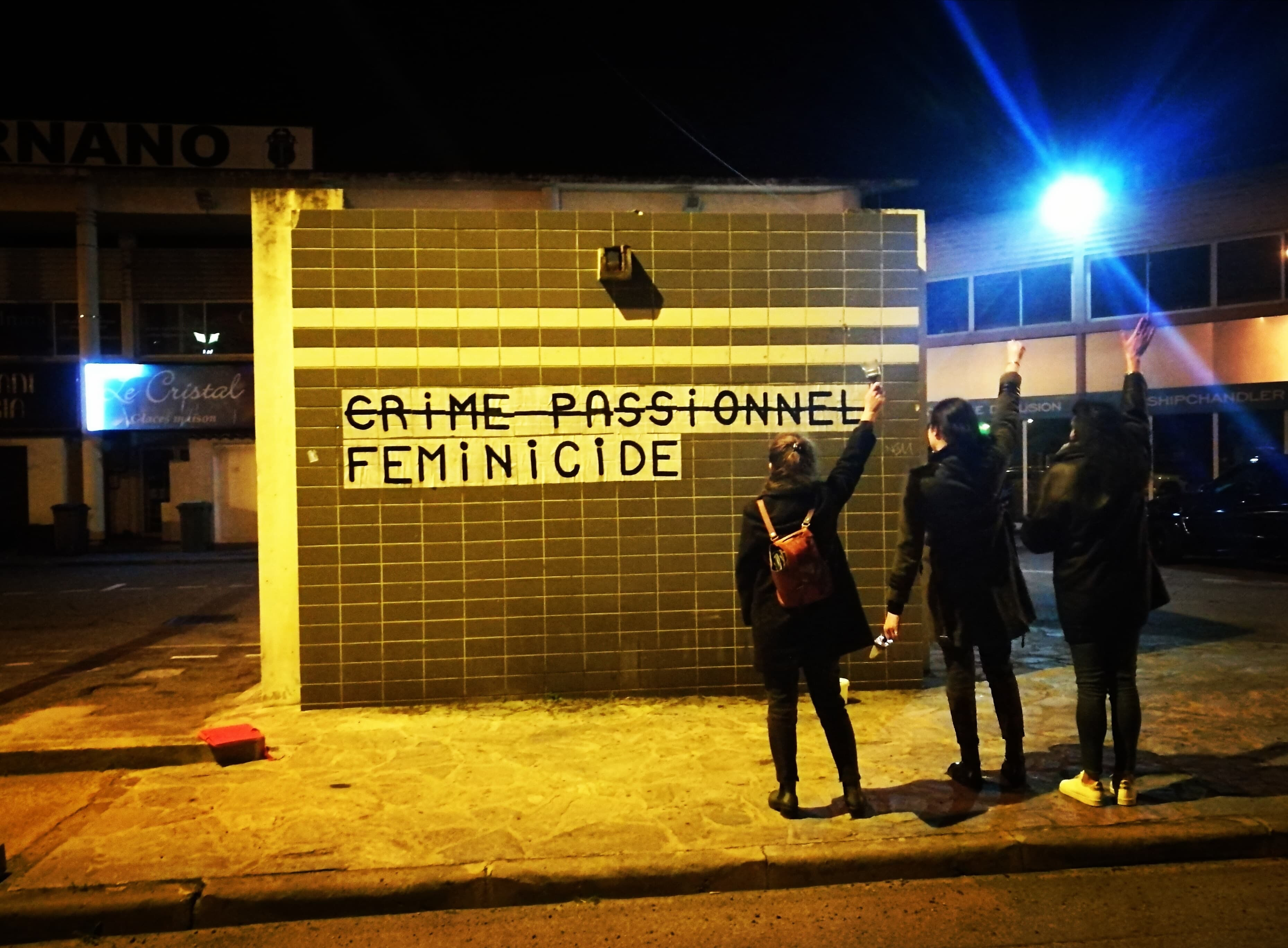 A Ajaccio la nuit on colle pour dénoncer les féminicides